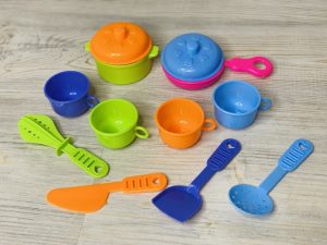 Plastic pots and pans playset