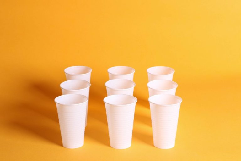 disposable plastic glasses for drinks