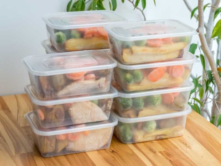 Plastic containers for packing