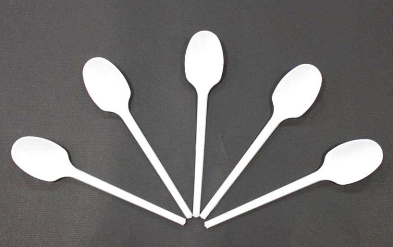 Plastic spoon manufacturing process