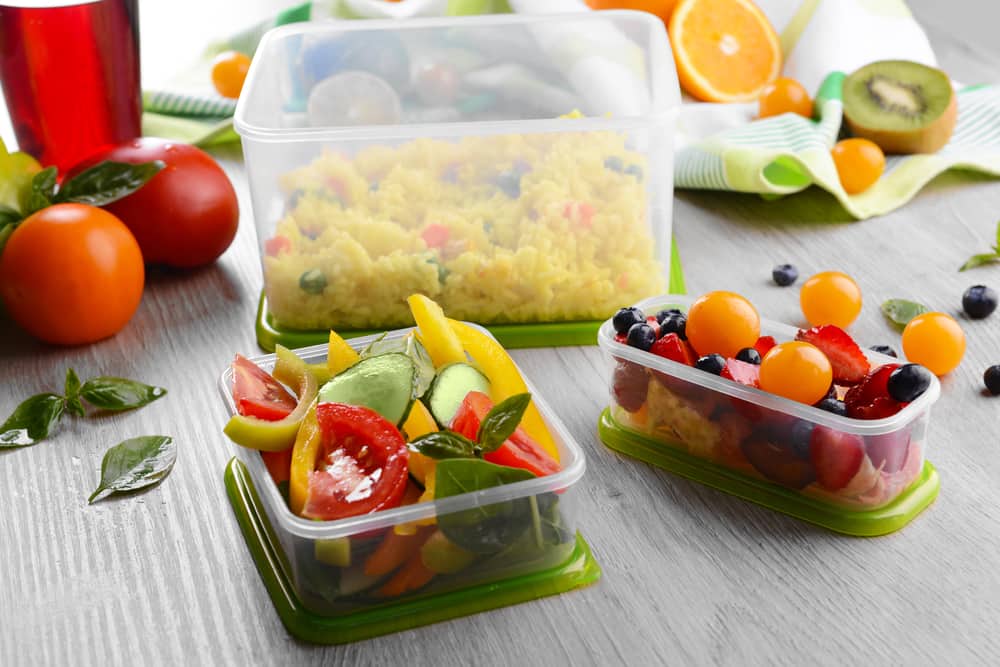 Plastic containers with lid for food