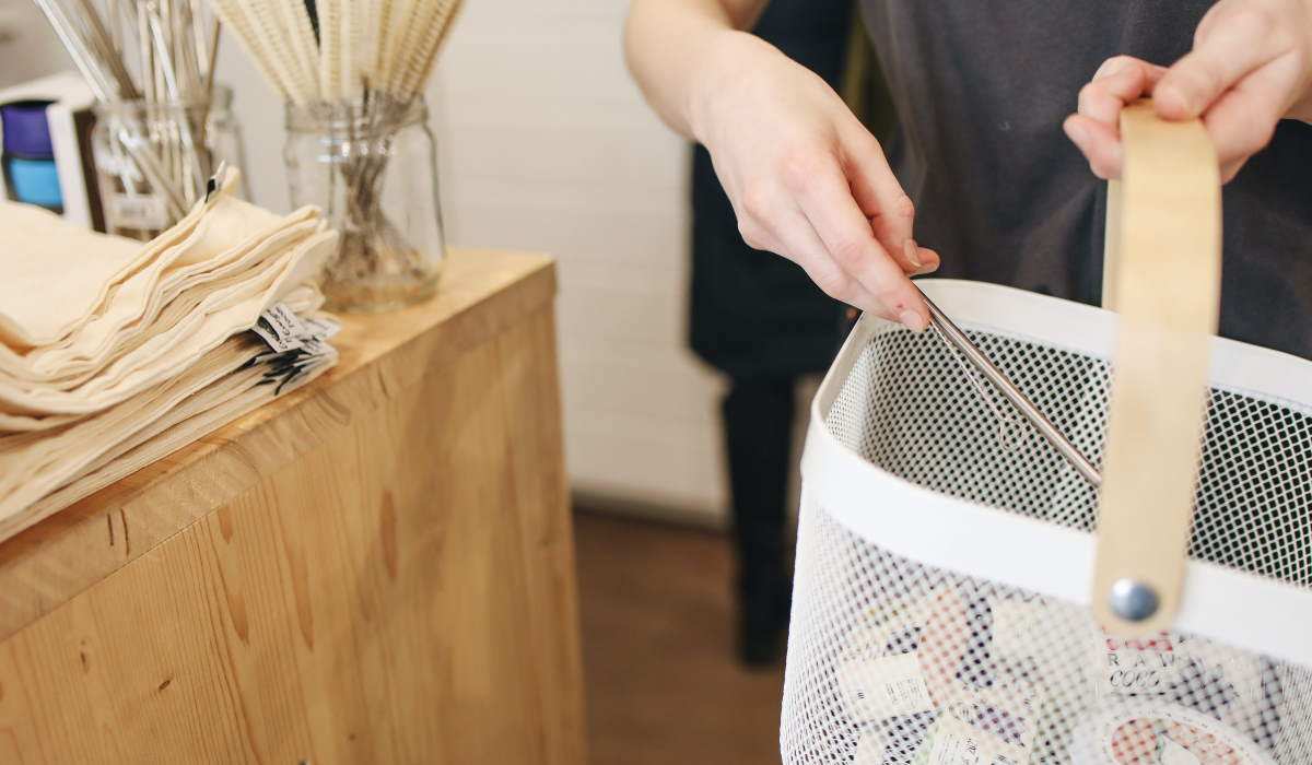  plastic basket with holes in bottom 