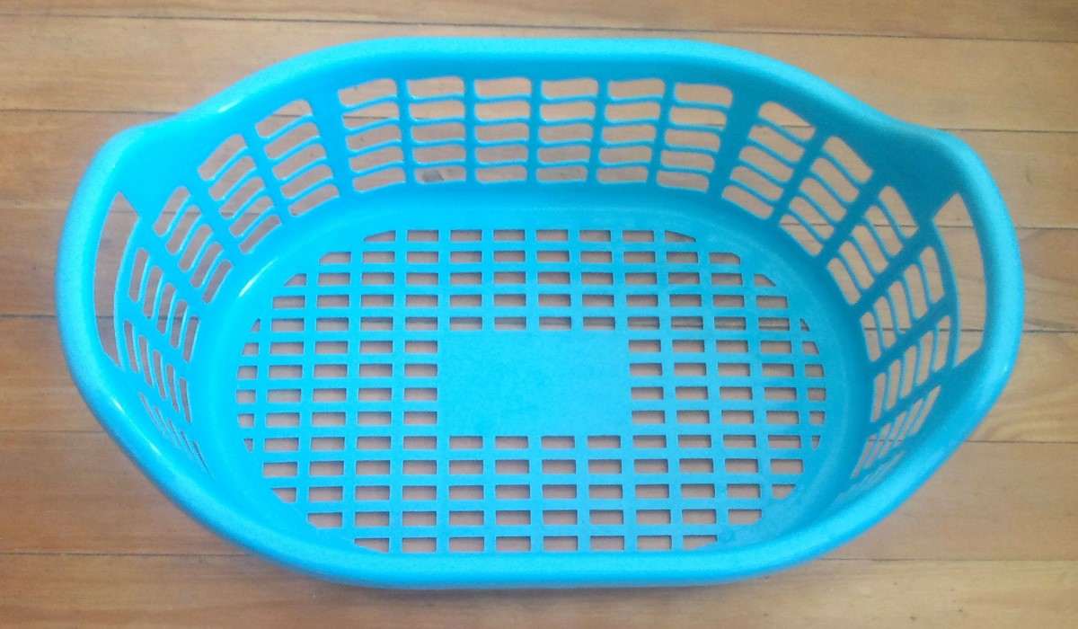  plastic basket with holes in bottom 